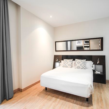 เปอตี พาเลซ พลาซา เด ลา เรย์นา Hotel บาเลนเซีย ภายนอก รูปภาพ