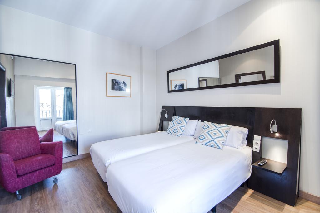 เปอตี พาเลซ พลาซา เด ลา เรย์นา Hotel บาเลนเซีย ภายนอก รูปภาพ
