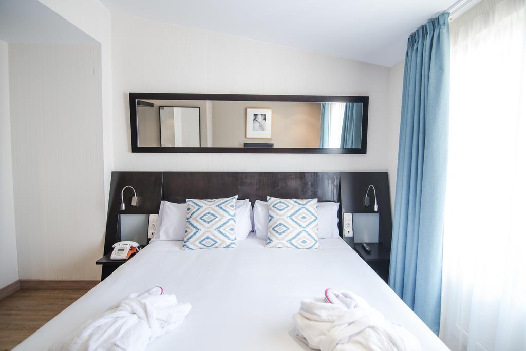เปอตี พาเลซ พลาซา เด ลา เรย์นา Hotel บาเลนเซีย ภายนอก รูปภาพ